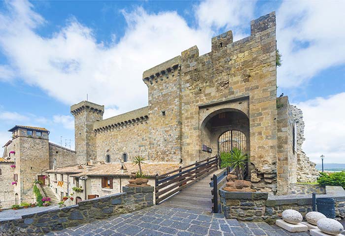 Burg Monaldeschi della Cervara in Bolsena