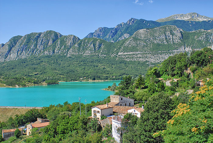 Molise - See von Castel San Vincenzo