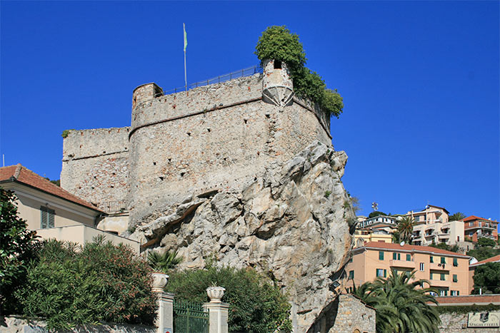 Burg Castrum Petra in Pietra Ligure