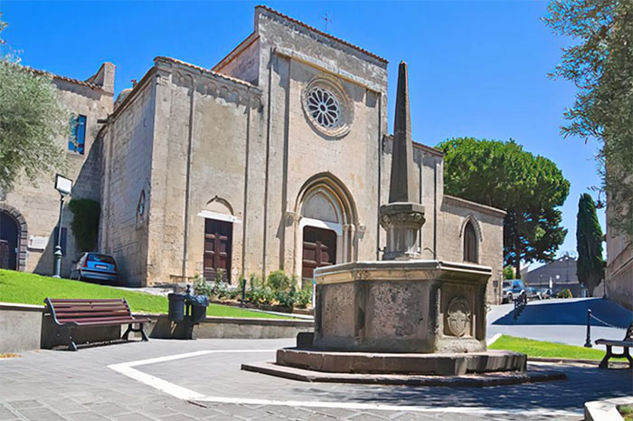 Die St Francesco Kirche in Tarquinia